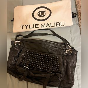 Women’s Tylie Malibu black purse. GUC
